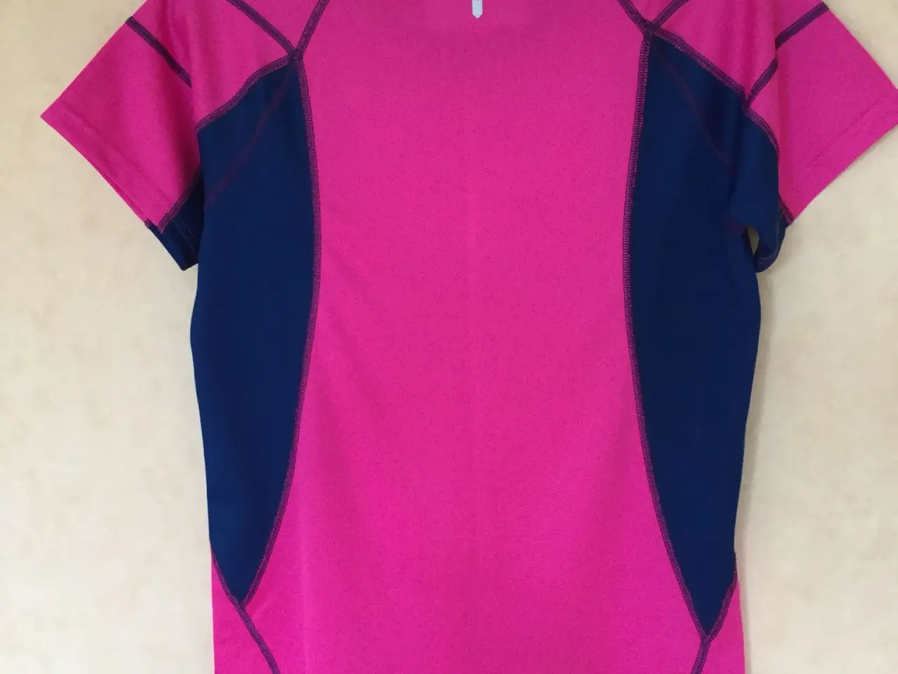 Billede 4 - T-shirt i str. M / L  3 stk. - i alt 99 kr