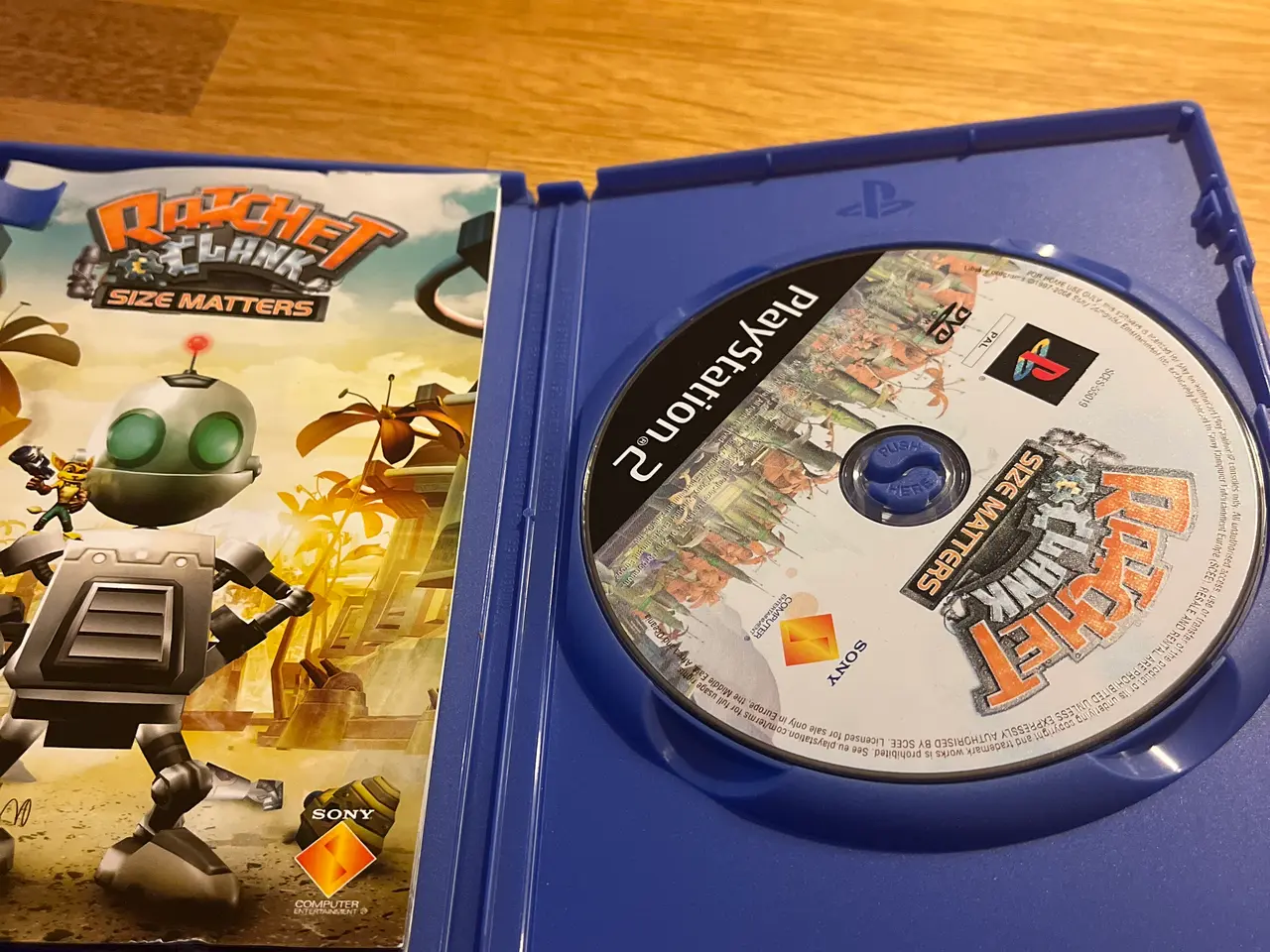 Billede 3 - Ps2 dvd spil 2008 ratchet & clank size matters