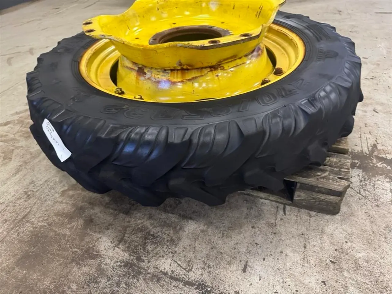 Billede 4 - Taurus 270/95 R32