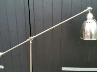 Gulvlampe i crom