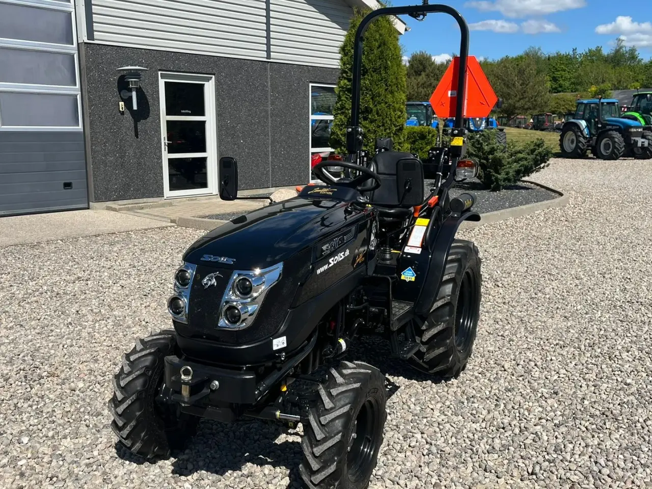 Billede 9 - Solis S26 Limited Edition i sort 6+2 Gearmaskine med Servostyring og brede traktorhjul
