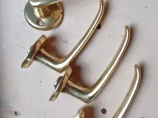 Messing dørgreb.