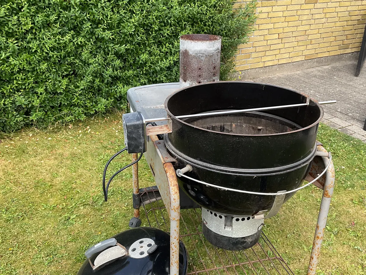 Billede 2 - 57cm Weber kul grill med Weber ROTISSERI