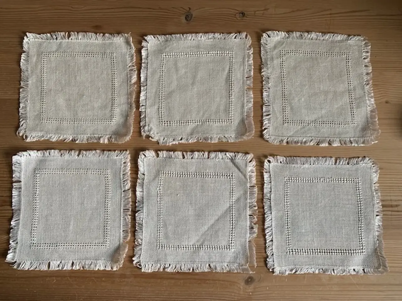 Billede 3 - Mellemlægsservietter, hør, hjemmebroderet, 6 stk. 