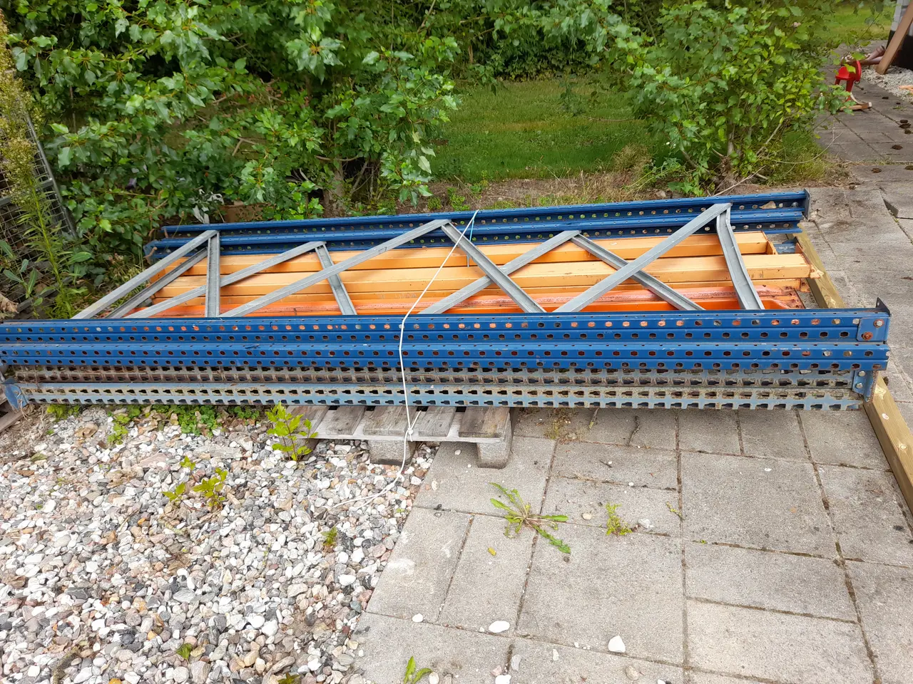 Billede 1 - Pallereoler –1300 kr for 2 komplette fag.