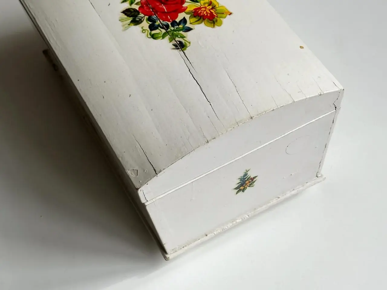 Billede 3 - Gammel trææske, hvid m decoupage