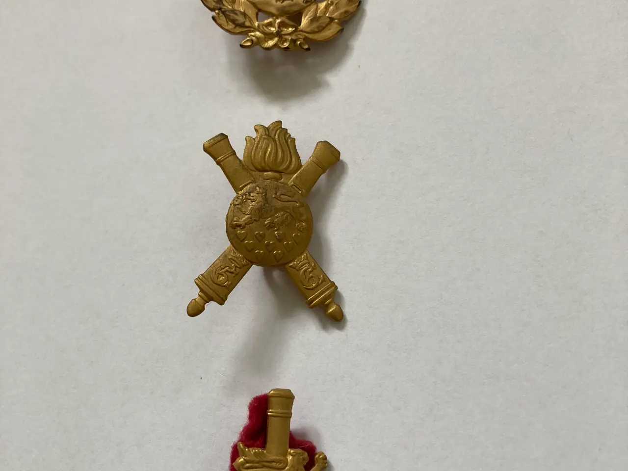 Billede 10 - Højhat//Bowlerhat fra 1923 og emblemer