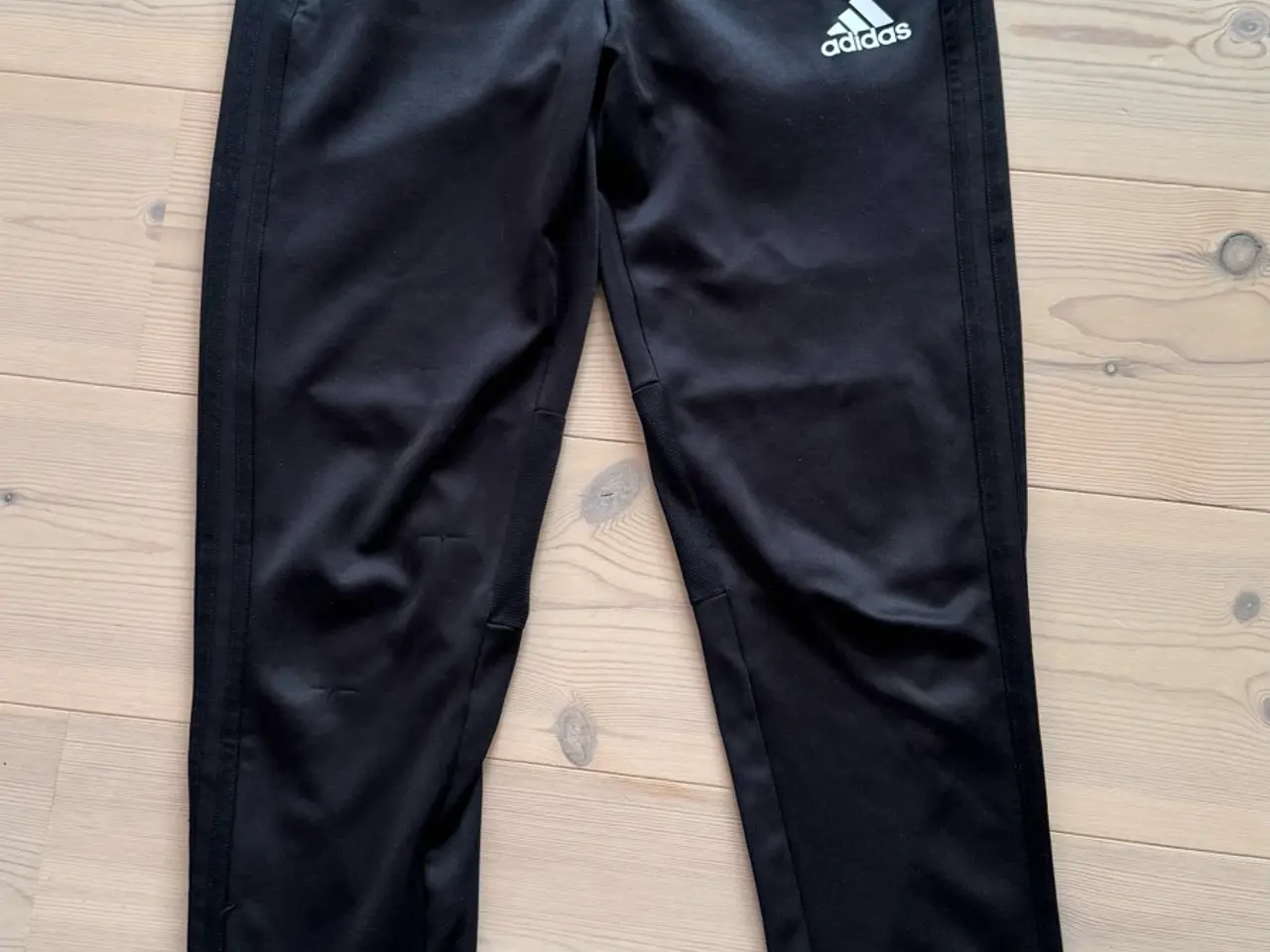 Billede 1 - Adidas joggingbukser str. 13-14 år