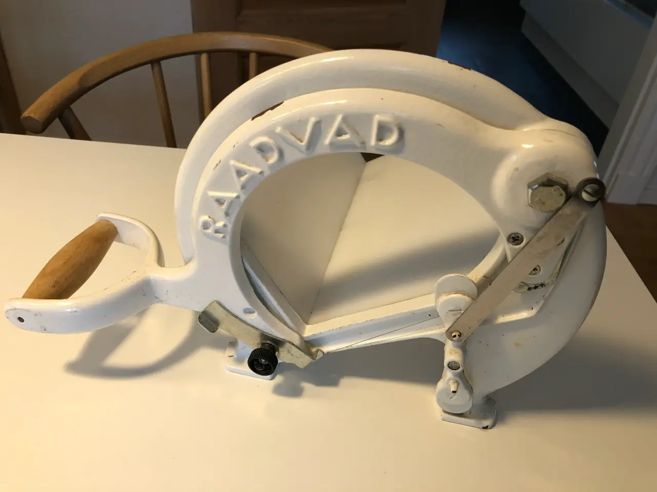 Billede 1 - Raadvad brødskærer eller osteskærer i hvid