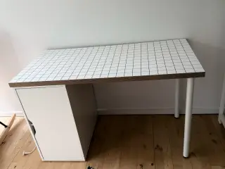 Skrivebord med opbevaring 