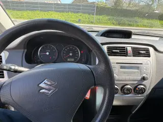 Suzuki Liana 1.6