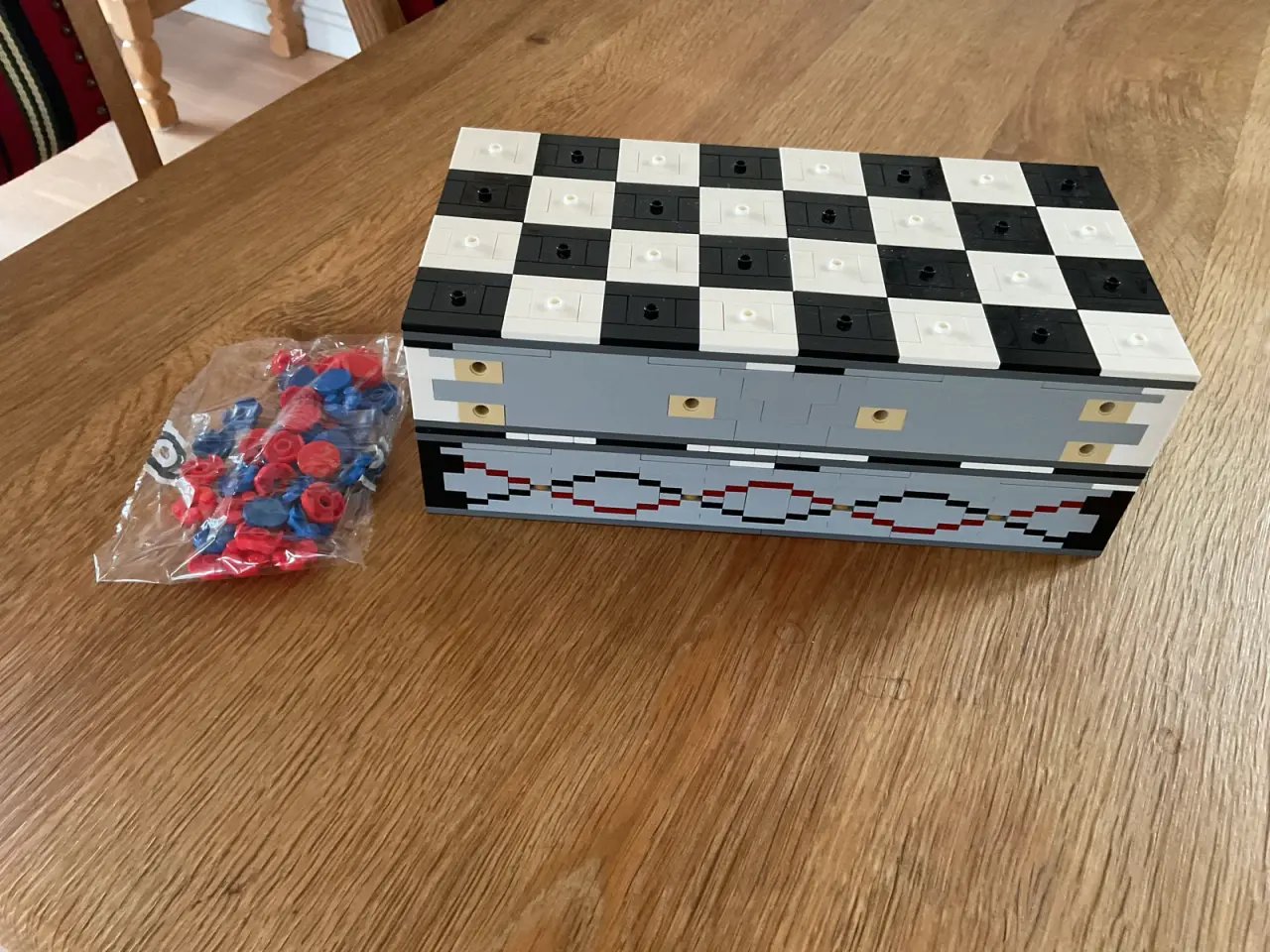 Billede 1 - LEGO: Ikonisk skaksæt og damspil