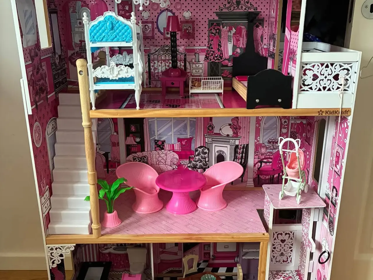 Billede 1 - Barbie hus + tilbehør 
