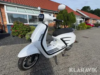 El scooter E-Libra MDB25 MDPAB MDPA01