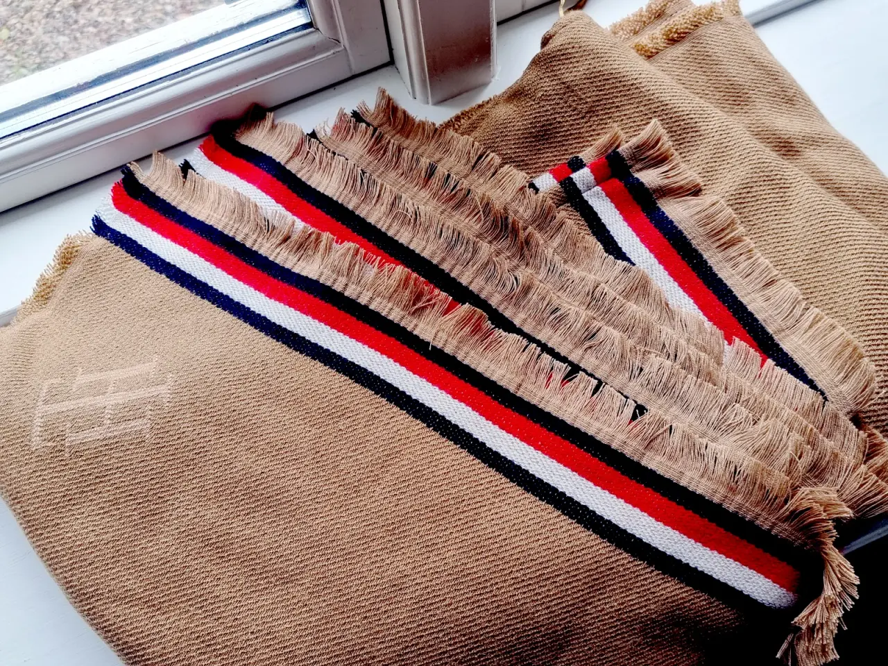 Billede 7 - Tommy Hilfiger poncho alm 1.499,-