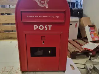 Rød postkasse