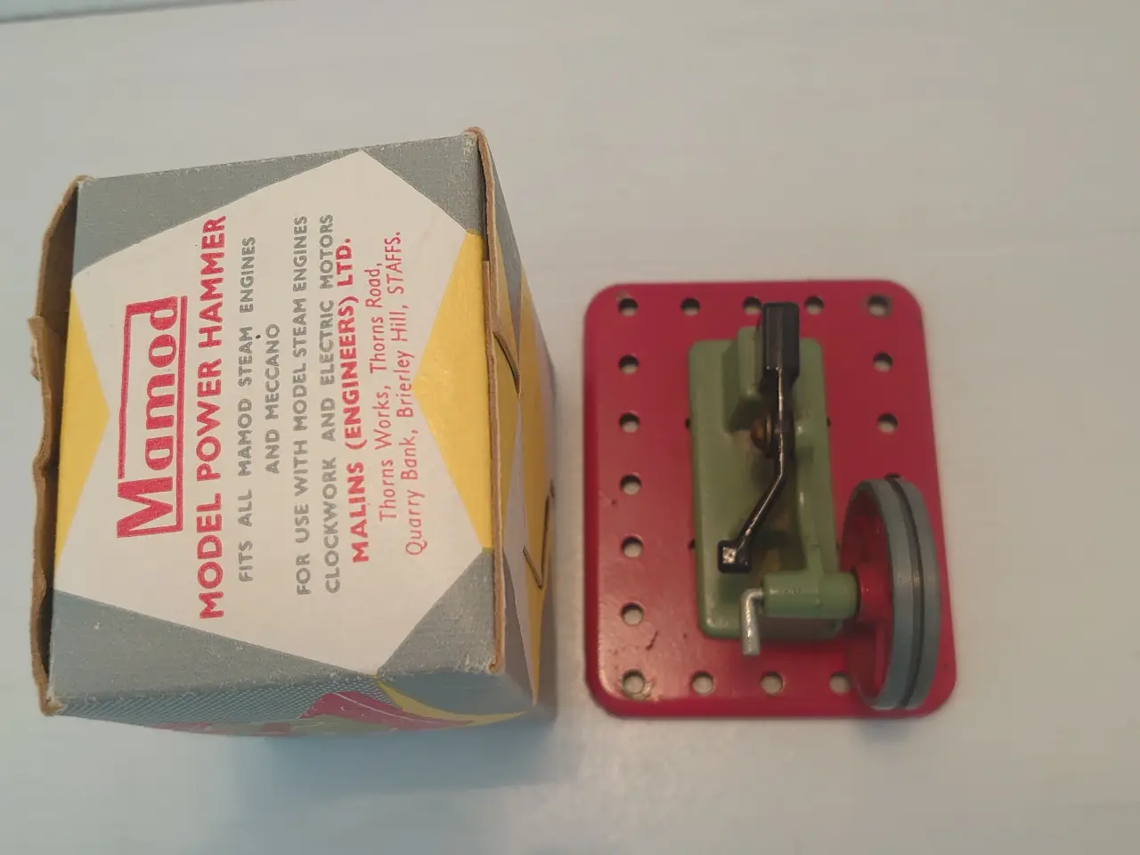 Billede 2 - Mamod hammer med kasse til dampmaskine.