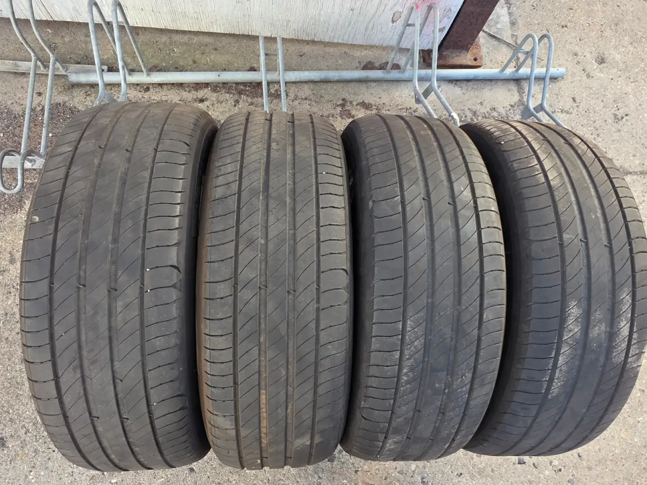 Billede 3 - Michelin sommerdæk 215/60 R17 ca 50 - 60% mønster