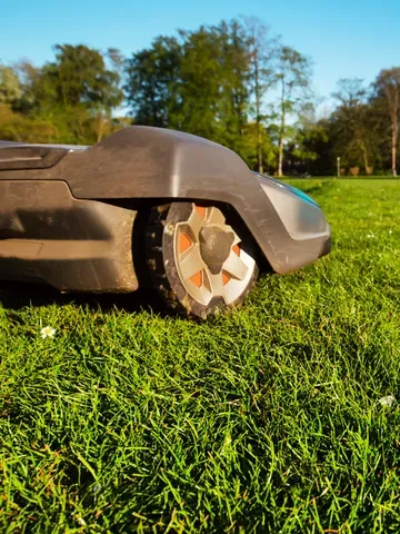 Sådan vælger du den bedste robotplæneklipper