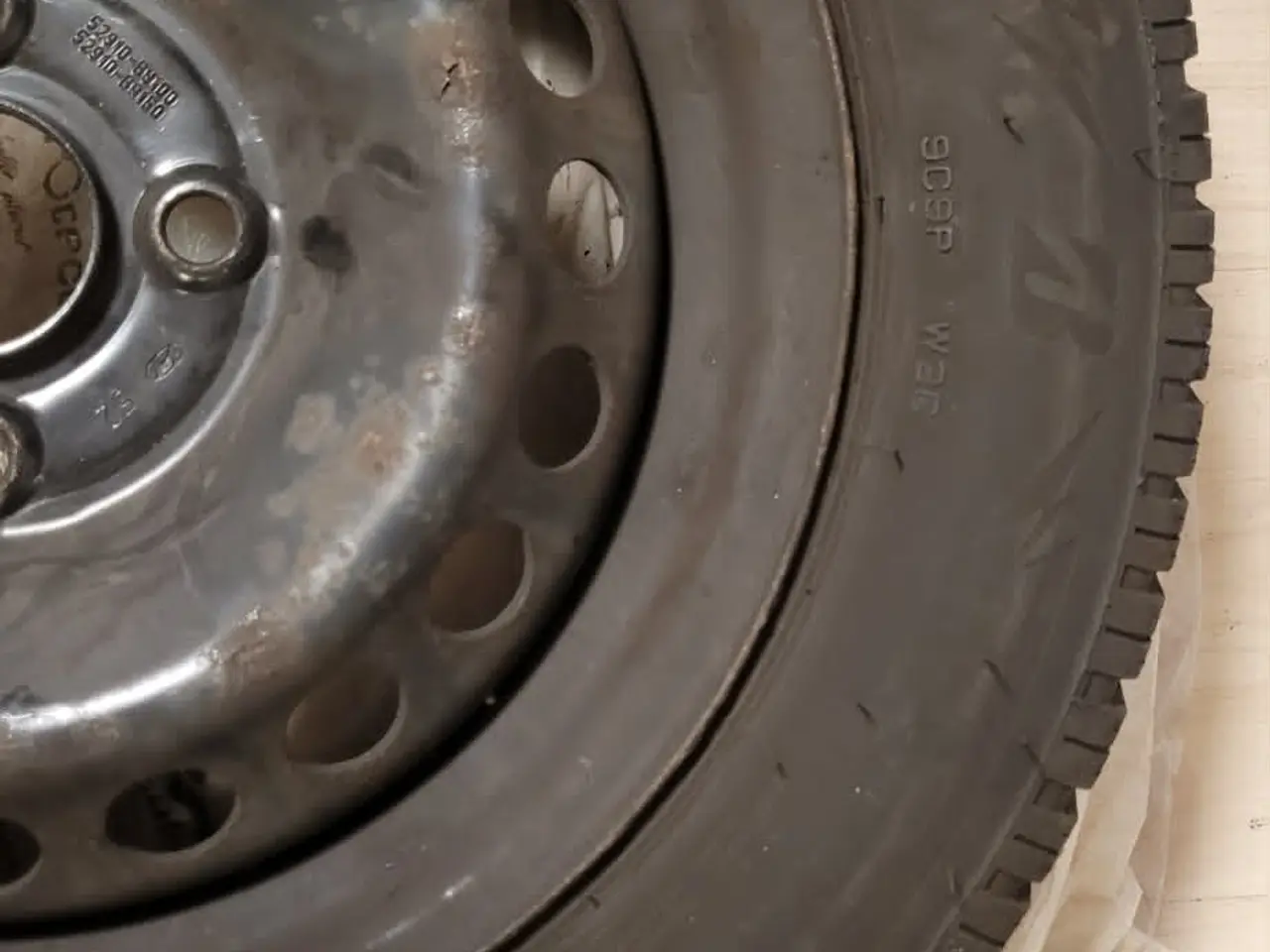 Billede 4 - 4 komplette Bridgestone vinterhjul – 14" stålfælge