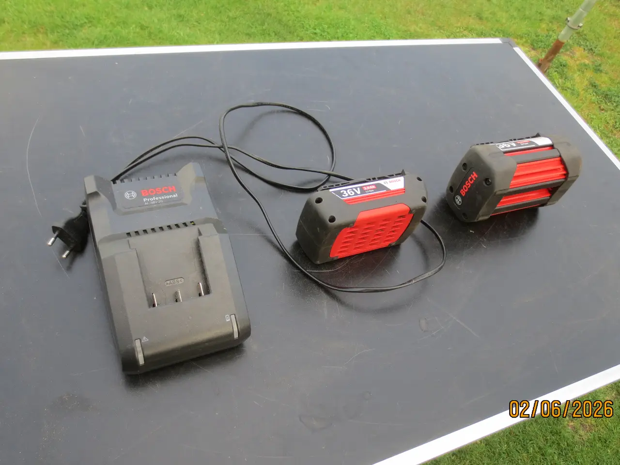 Billede 1 - 1 stk Bosch lader og 2 stk Bosch Batterier