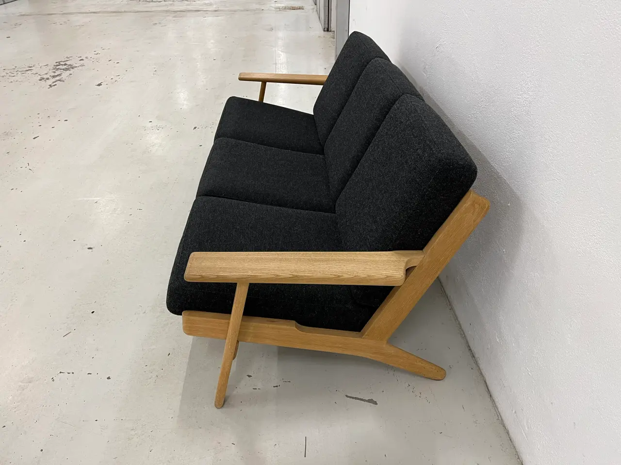Billede 6 - Hans J Wegner Ge-290/3 mørkegrå Hallingdal uld.