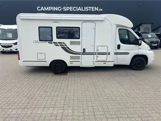 2015 - Adria Sunliving S42 DF Adria Sunliving S42 DF med 6 sele pladser model 2015 kan nu ses hos Camping-Specialisten