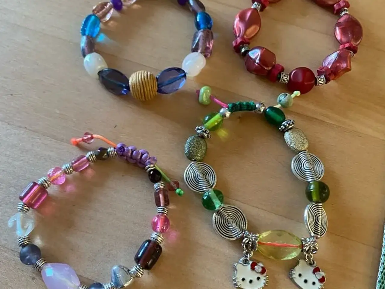 Billede 4 - Nye knyttede armbånd