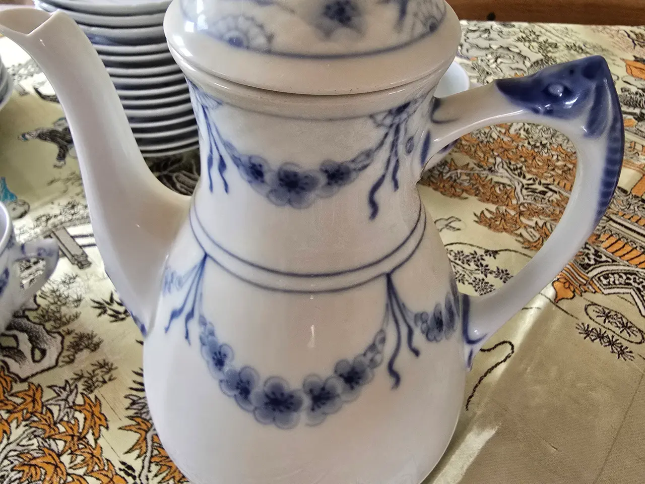 Billede 1 - Kaffekedel med flødekande og tallerkner
