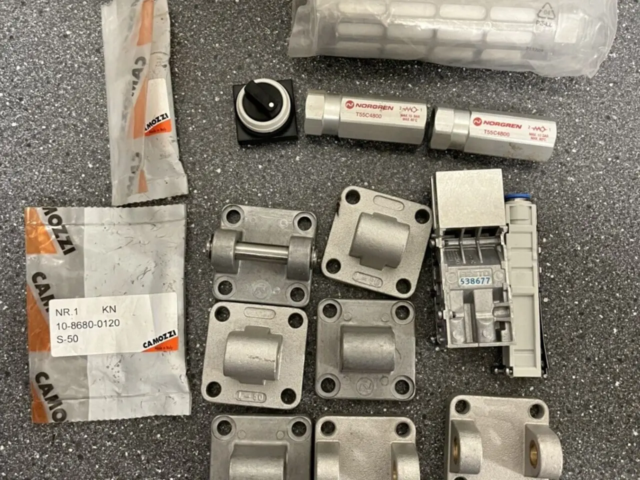 Billede 1 - Pneumatic Components parti – Norgren, Camozzi, &