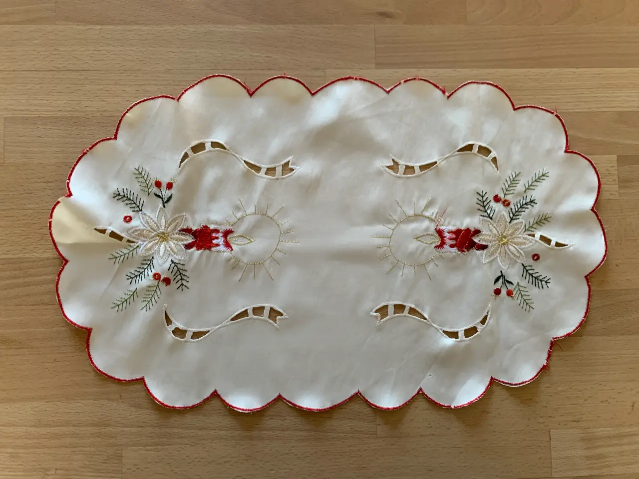 Billede 2 - Lille juledug eller bord-løber i 100 % polyester