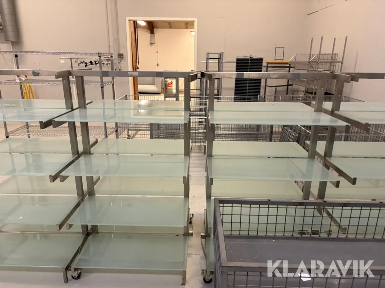 Billede 10 - Hylder og inventar lot