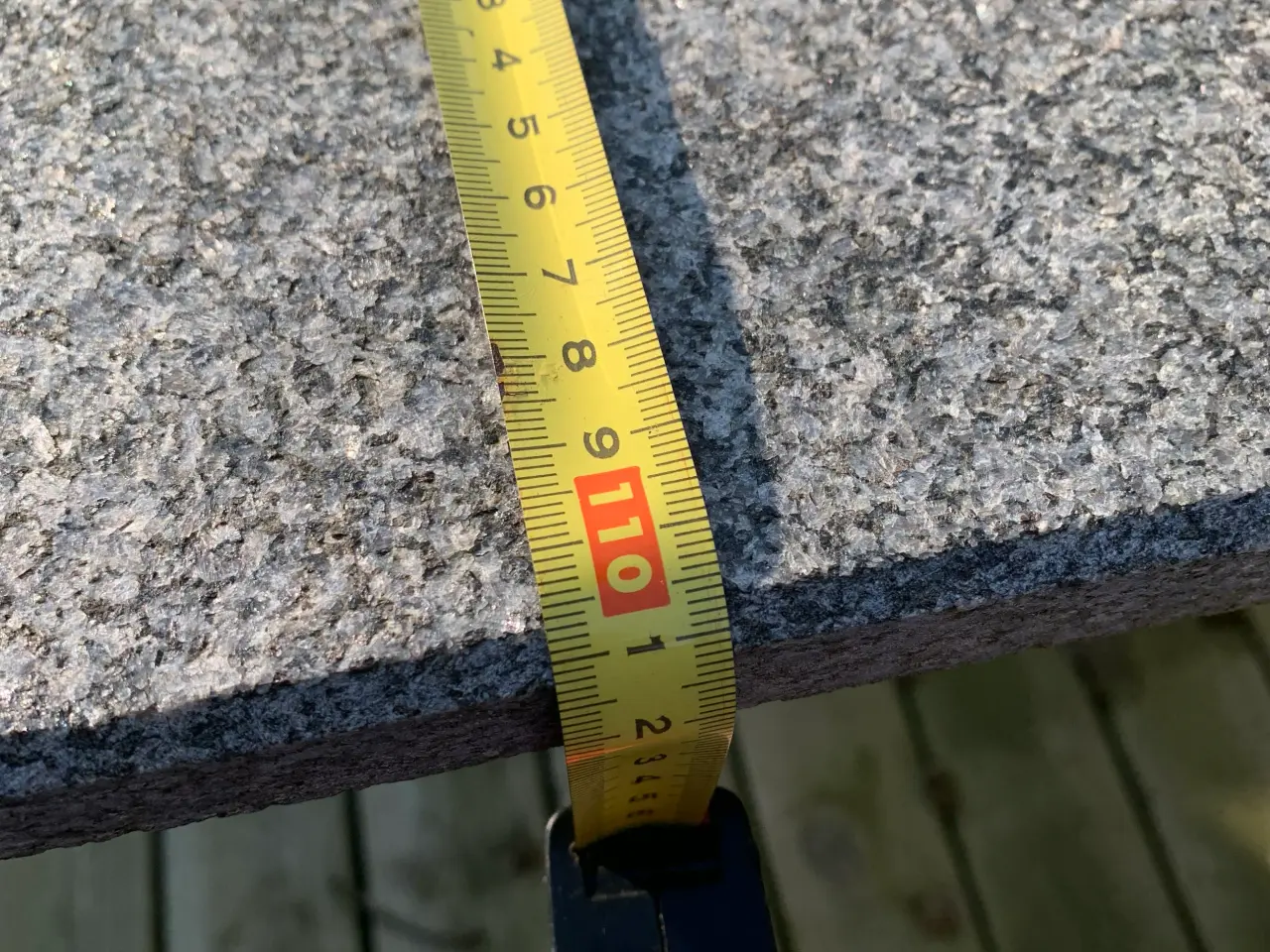 Billede 5 - Granithavebord med 4 stole og hynder