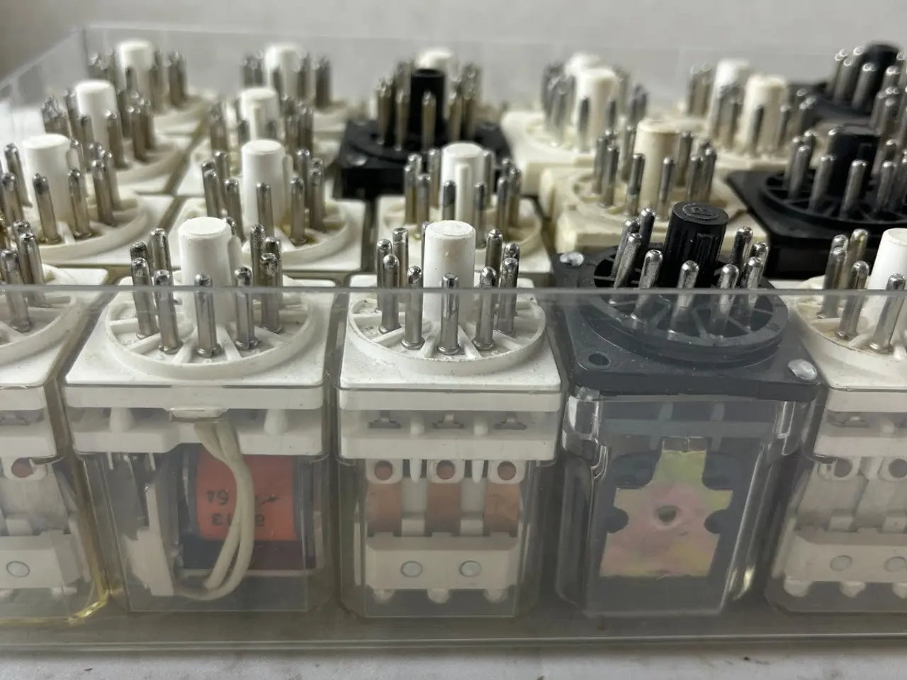 Billede 7 - Schrack MT323024 24V Plug-In relæ parti 32 stk. +