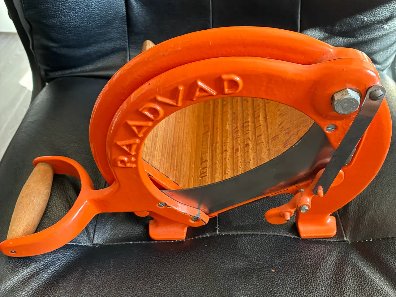 Billede 1 - Raadvad brødskærer i den ikoniske orange farve