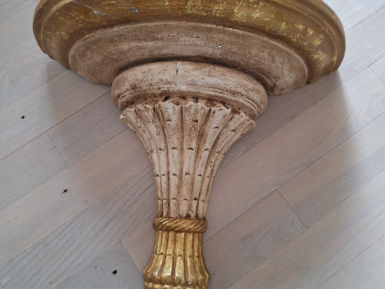 Billede 1 - Konsol/hylde. Ældre. 36 cm høj.Bredde 37 cm.