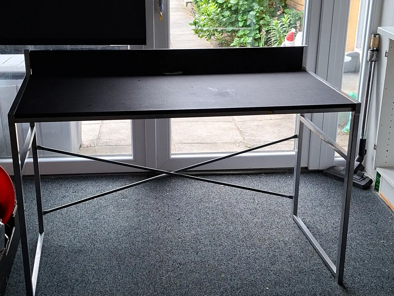 Billede 1 - Samlet Skrivebord med Gamming stole i fin stand