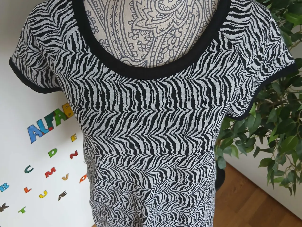 Billede 2 - Top. Milla. Small/36