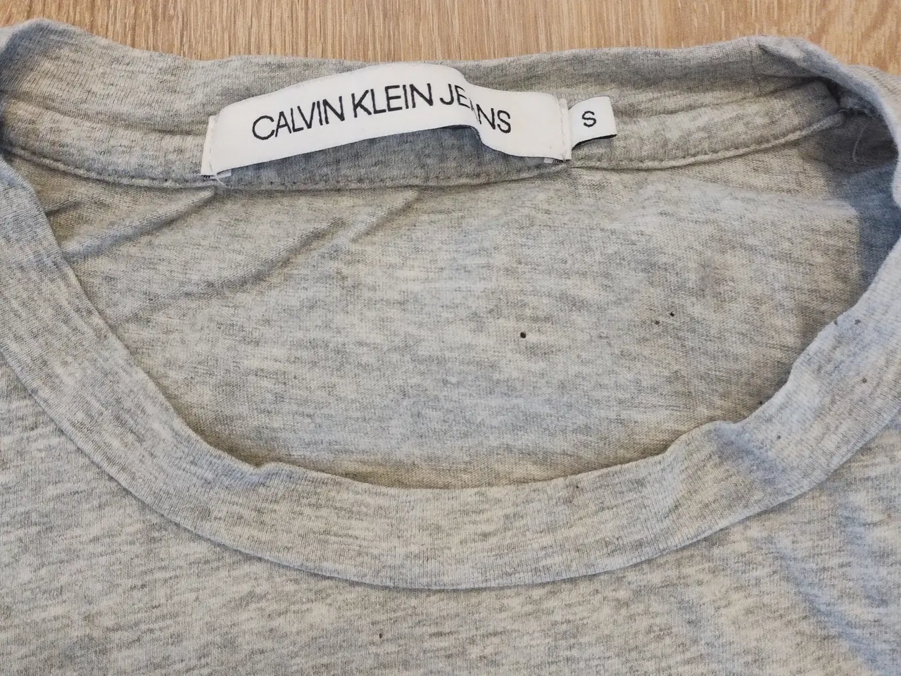 Billede 2 - Calvin Klein Jeans T-shirt – Str. S – Grå med graf
