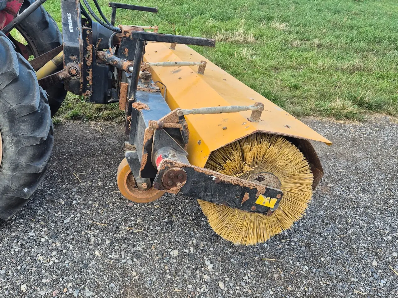 Billede 2 - Front monteret fejekost