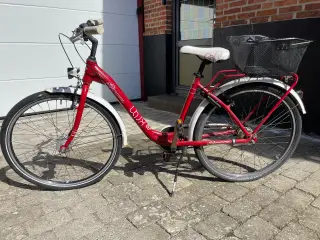 Fin og velholdt pigecykel med 7 gear og fodbremse