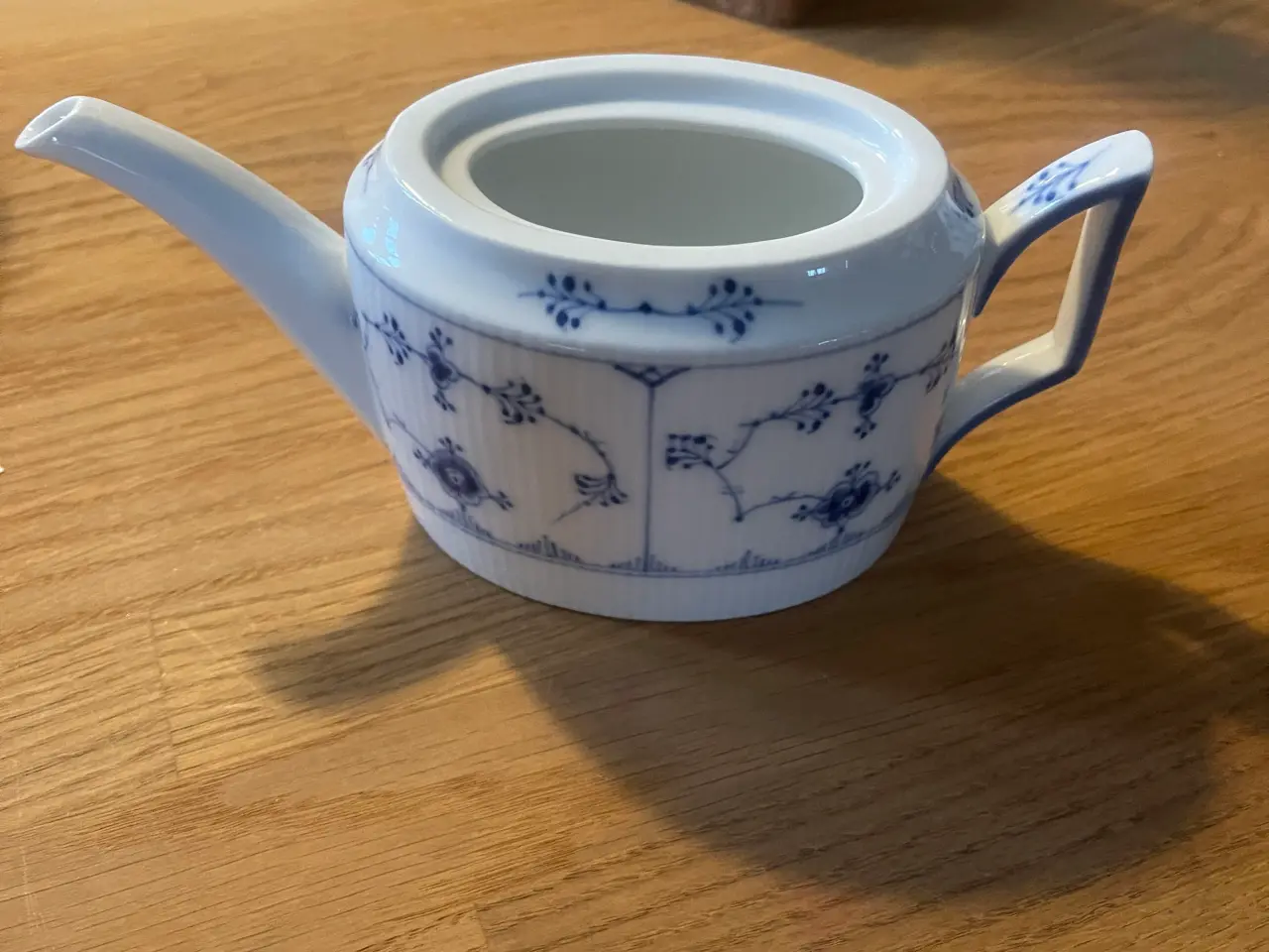 Billede 1 - Royal Copenhagen Musselmalet riflet – lille kande