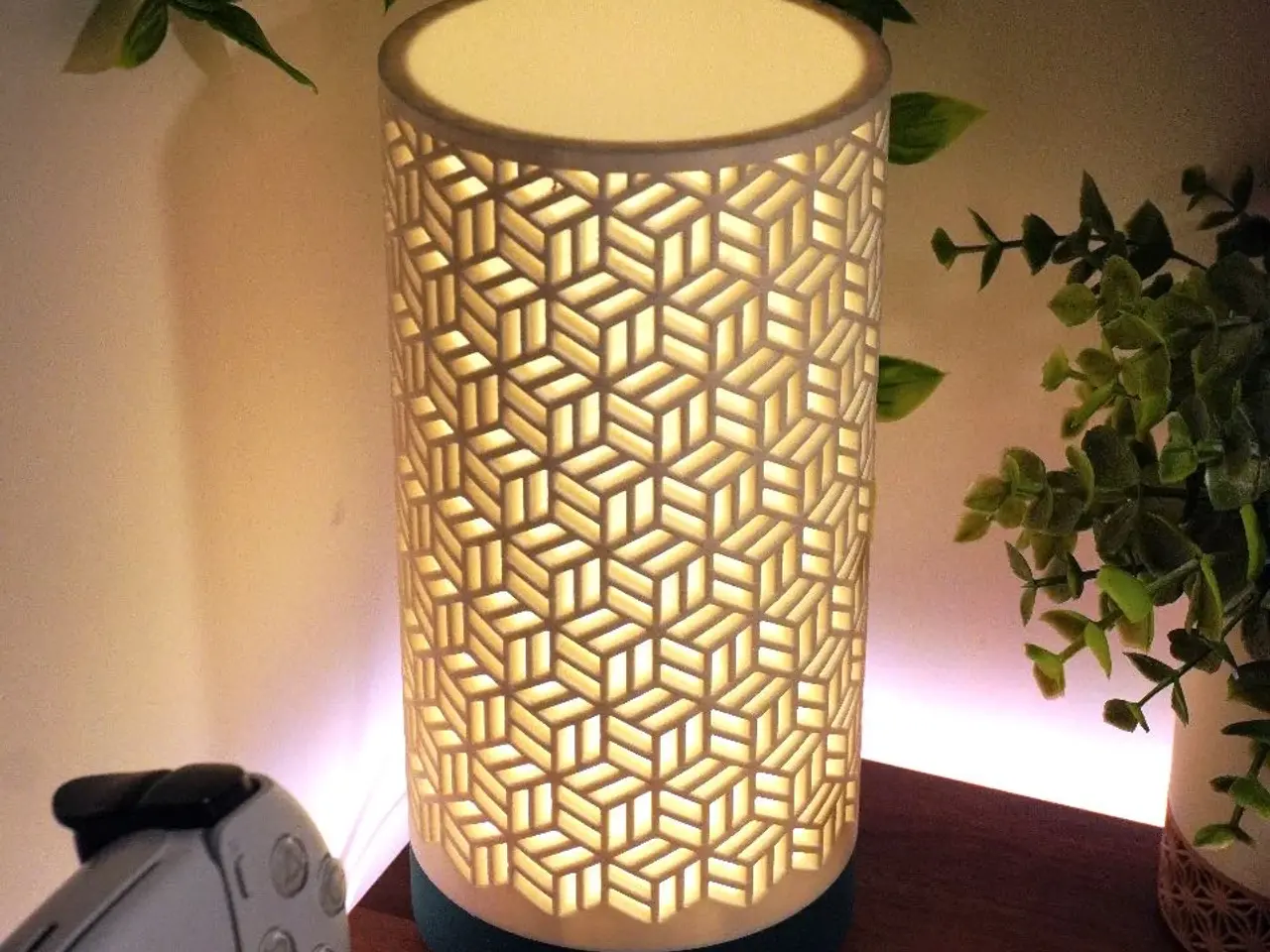 Billede 1 - Smuk lampe i stilfuldt mønster