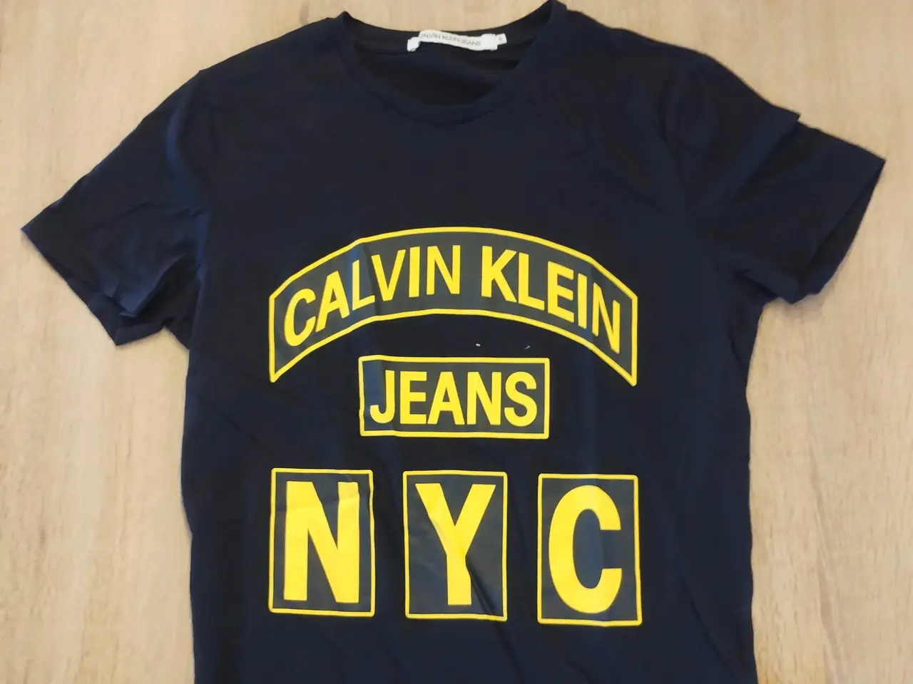 Billede 1 - Calvin Klein Jeans T-shirt – Str. S – Sort med gul