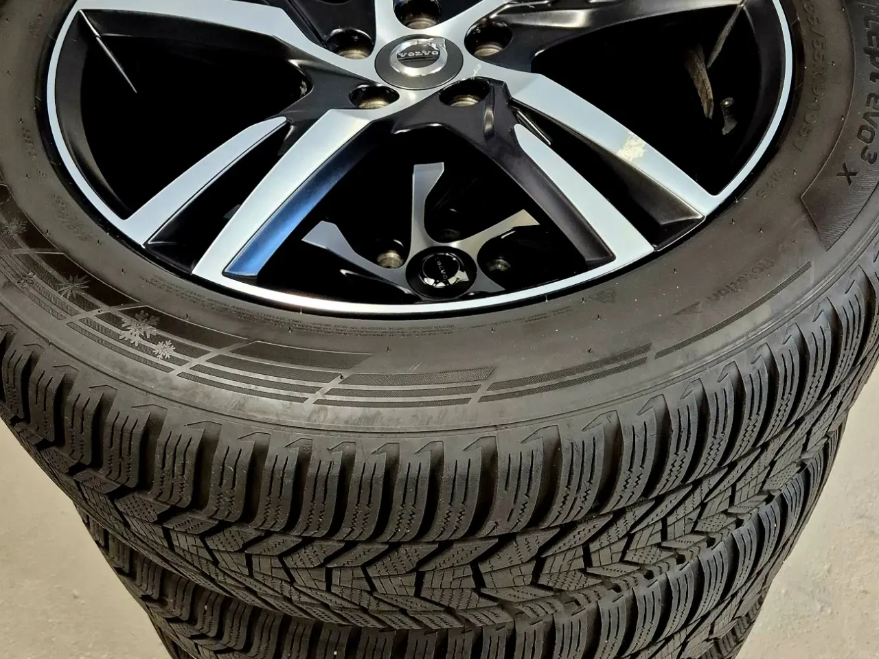 Billede 3 - VOLVO XC40 / XC60 ORIGINAL ALUFÆLGE MED VINTERDÆK