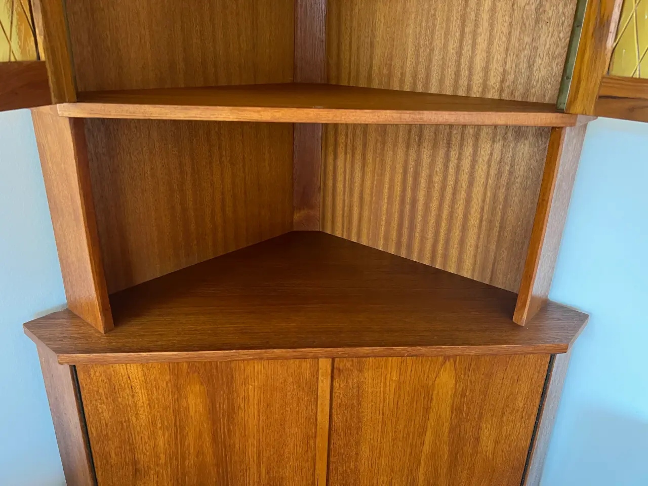 Billede 3 - Teak hjørneskab