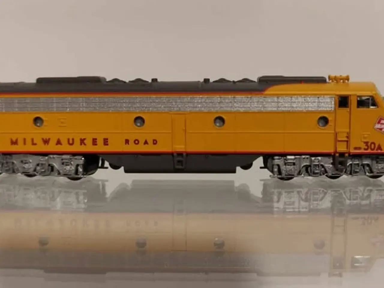 Billede 3 - Modeltog AZL Milwaukee Road E9A Lokomotiv Z skala.