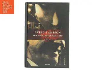 Pigen der legede med ilden af Stieg Larsson (Bog)