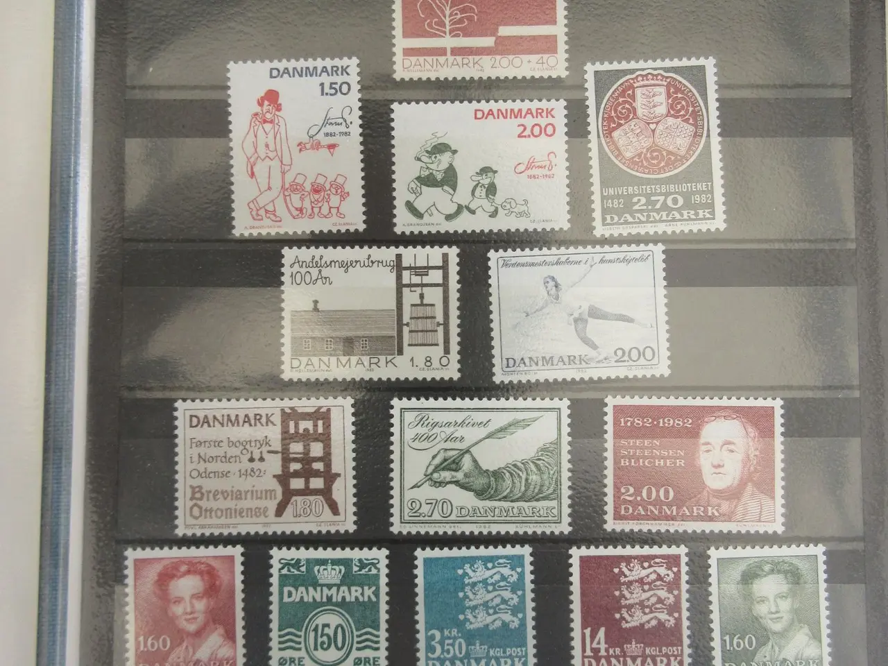 Billede 2 - Danmark årsmappen 1982 postpris 56,20kr afa 160