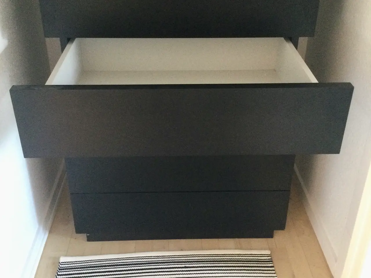 Billede 3 - Sort kommode i træ